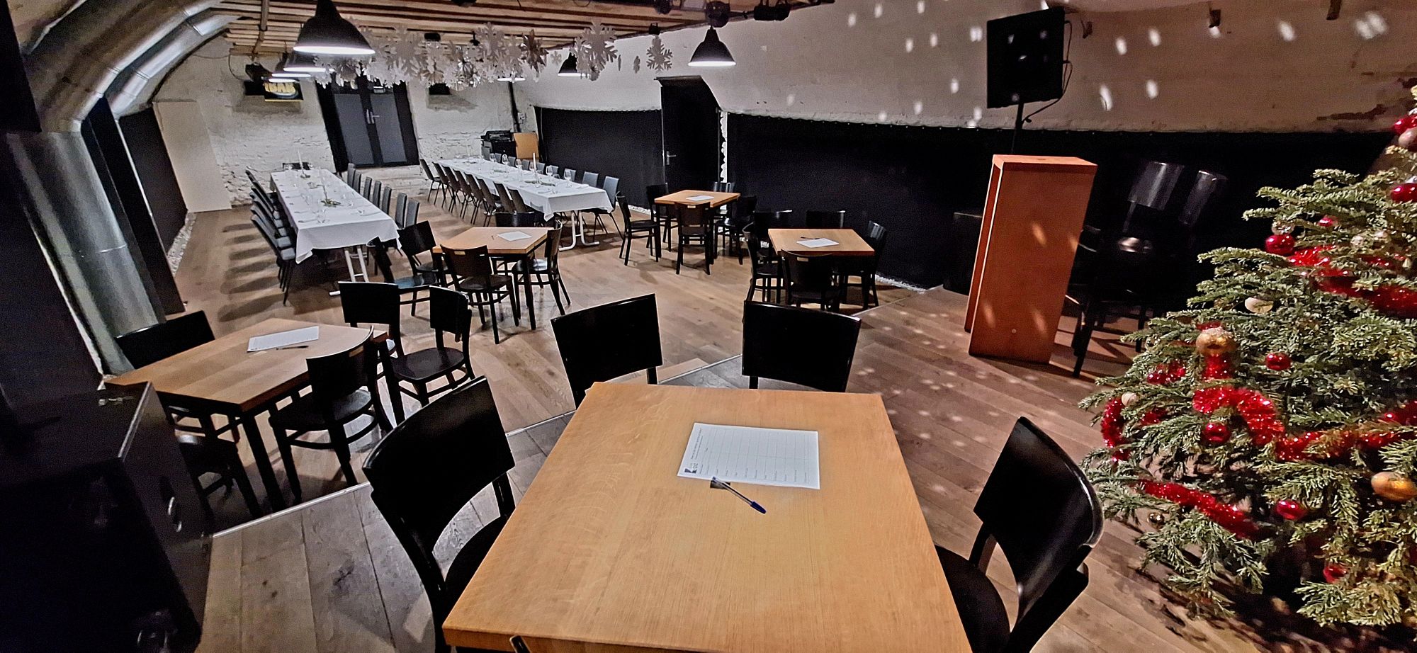 Teamquiz Kreuz Herzogenbuchsee von Bühne.jpg.jpg