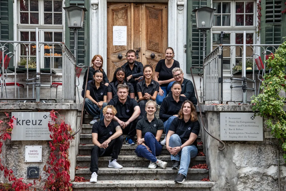 Teamfoto bearbeitet.jpg