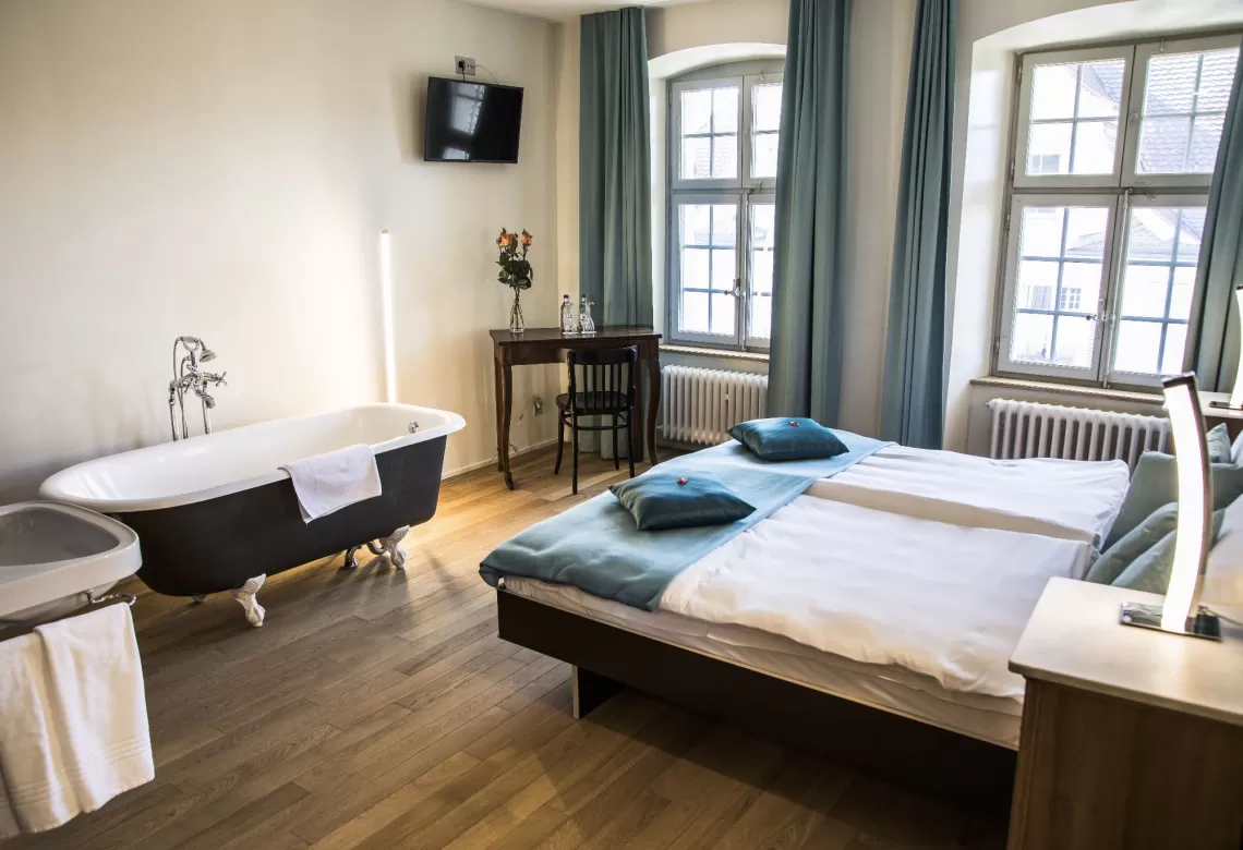 Wellness Zimmer mit Badewanne